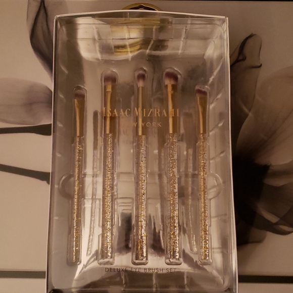 Brand New Isaac Mizrahi Brush Set